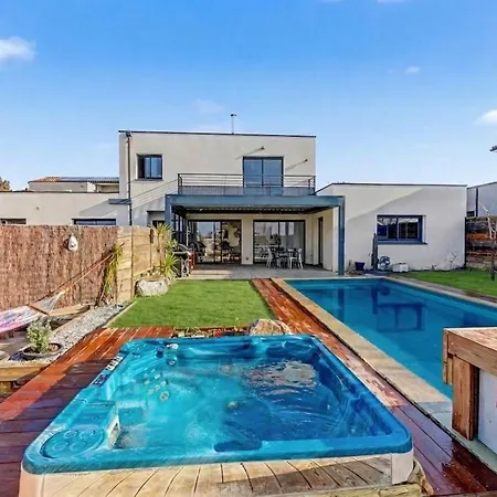 Belle Avec Piscine Et A