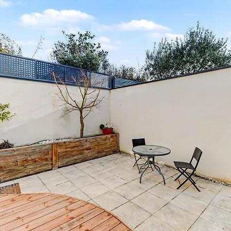 Belle Avec Piscine Et A *