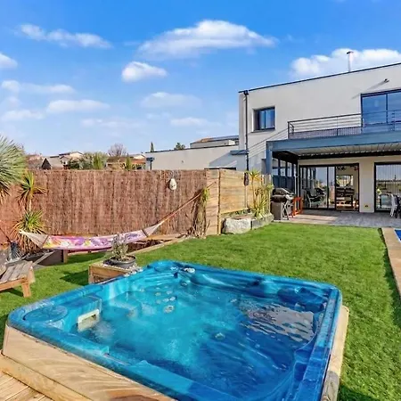 Belle Avec Piscine Et A *