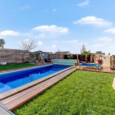 Belle Avec Piscine Et A